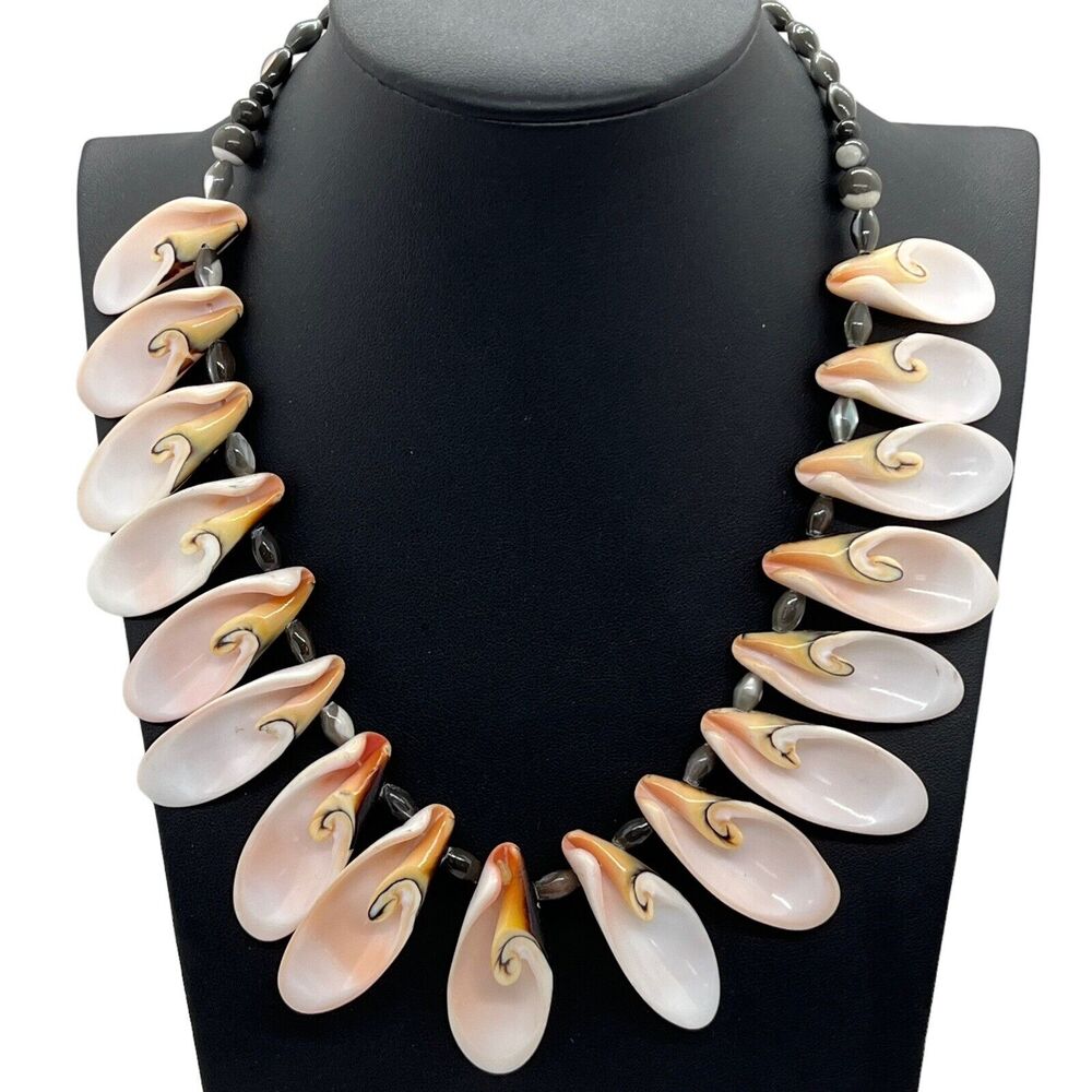 Conch Shell Hawaiian Necklace 80s Large Luhuanas Everlasting Beach Theme Choker